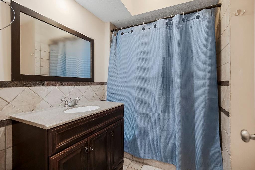 7824 Westridge Road Raytown, MO 64138 - Photo 17 of 28