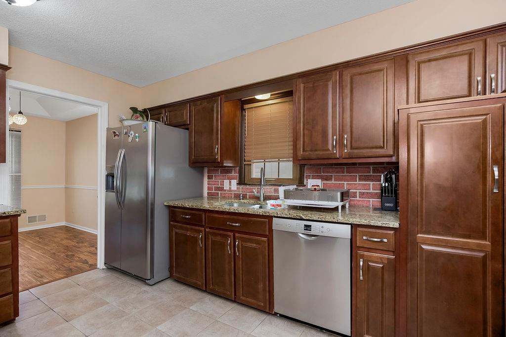 7824 Westridge Road Raytown, MO 64138 - Photo 8 of 28