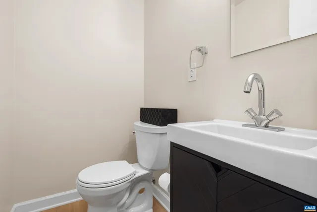 $900,000 | 450 David Road, Charlottesville, VA 22902