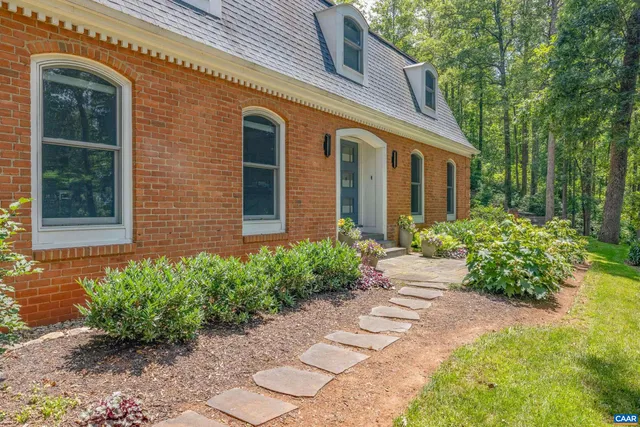 $900,000 | 450 David Road, Charlottesville, VA 22902