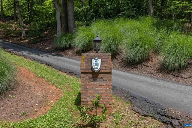 $900,000 | 450 David Road, Charlottesville, VA 22902