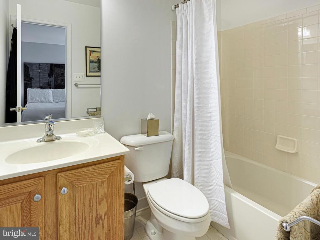 11018 Country Club Road New Market, MD 21774 - Photo 22 of 41 Second floor full bathroom