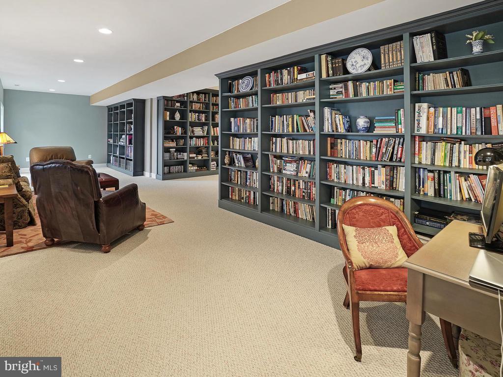 11018 Country Club Road New Market, MD 21774 - Photo 29 of 41 Enjpy your own personal lobrary!