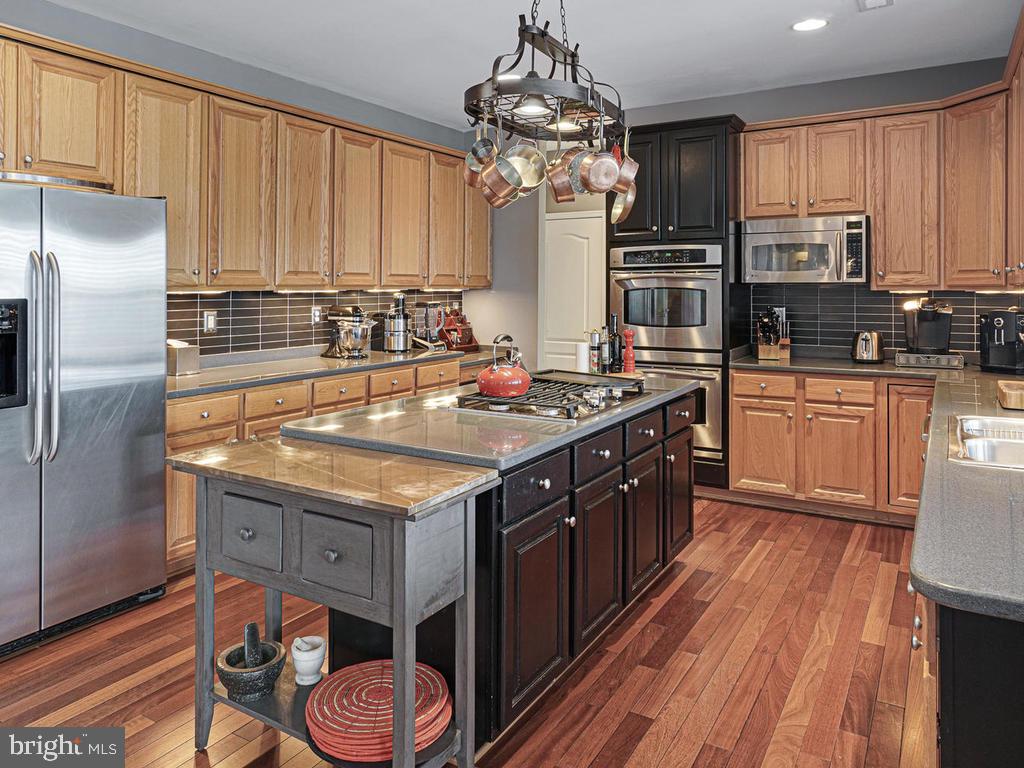 11018 Country Club Road New Market, MD 21774 - Photo 9 of 41 Tons of storage in this lovely kitchen.
