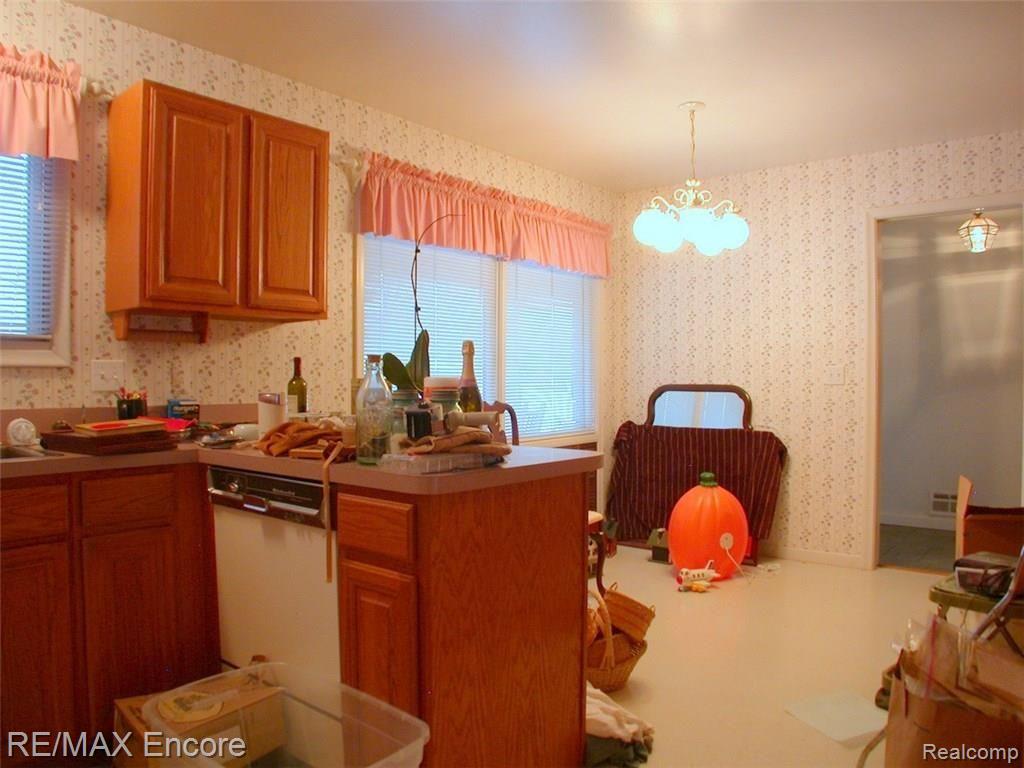 32121 Red Clover Road Farmington Hills, MI 48334 - Photo 15 of 45