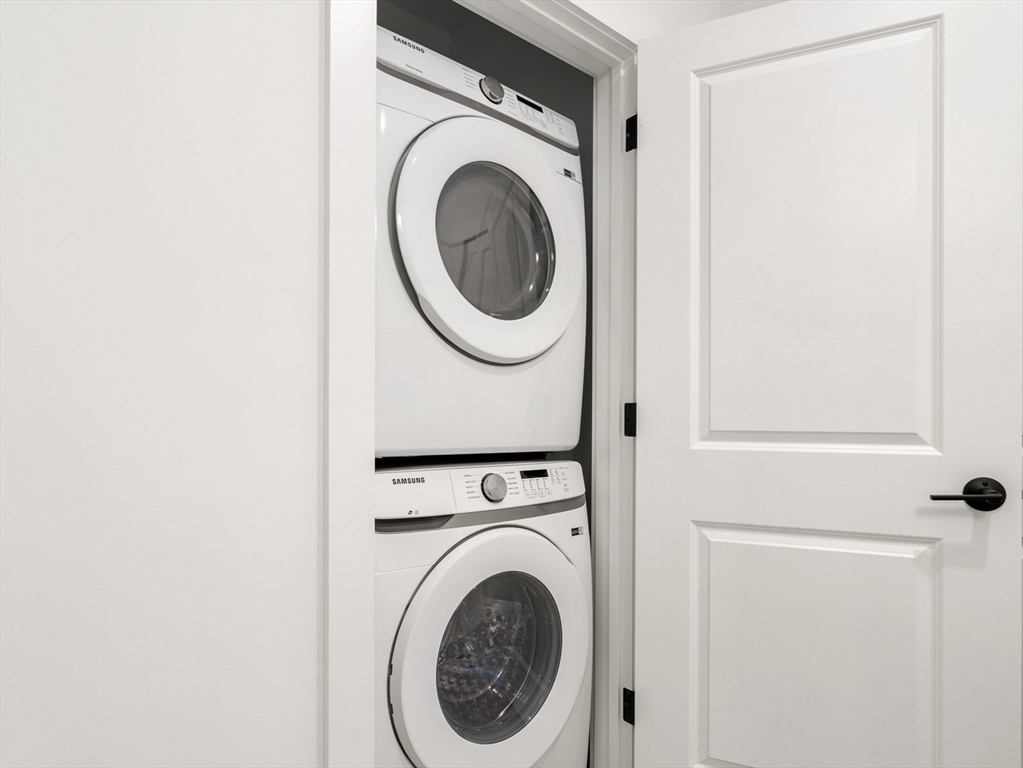 600 Broadway, Unit 216 Chelsea, MA 02150 - Photo 7 of 25 a utility room with dryer and washer