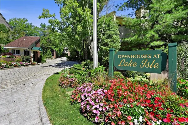 $875,000 | 40 Waterside Close, Unit CLOSE, Eastchester, NY 10709