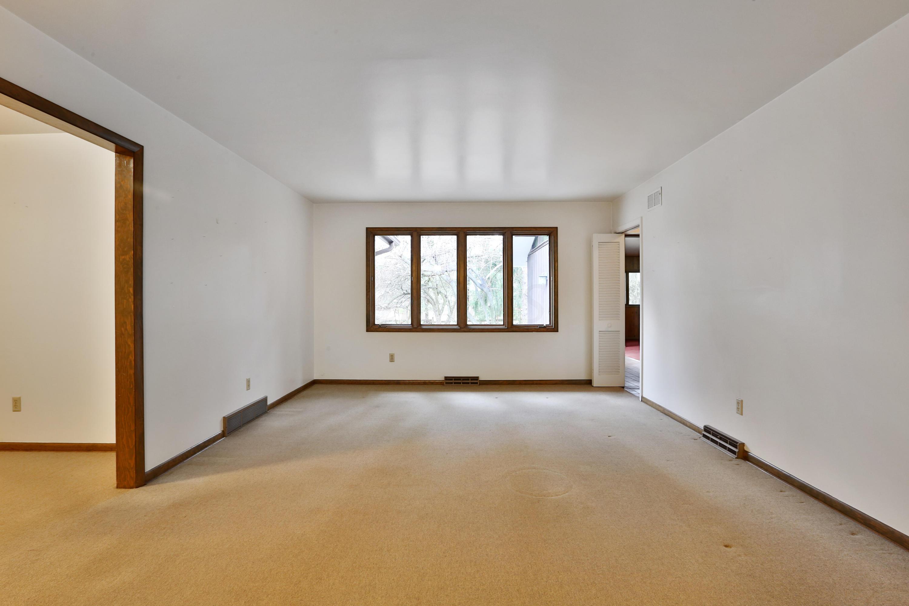 530 Riley Avenue Columbus, OH 43085 - Photo 5 of 34