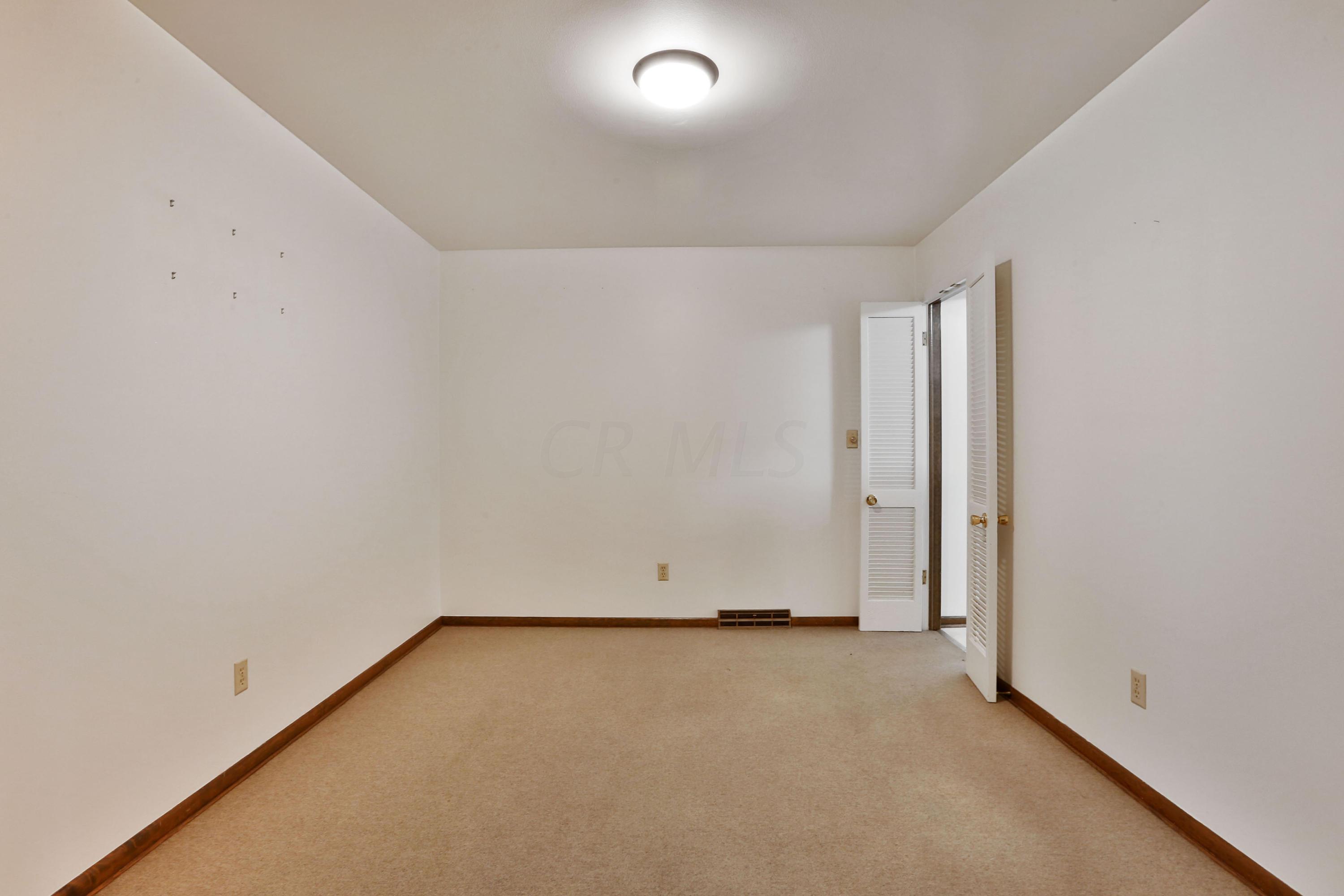 530 Riley Avenue Columbus, OH 43085 - Photo 6 of 34