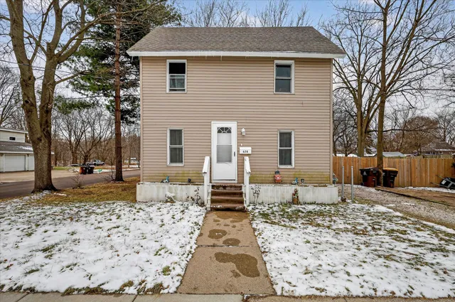 $180,000 | 620 East Green Street, Marshall, MI 49068