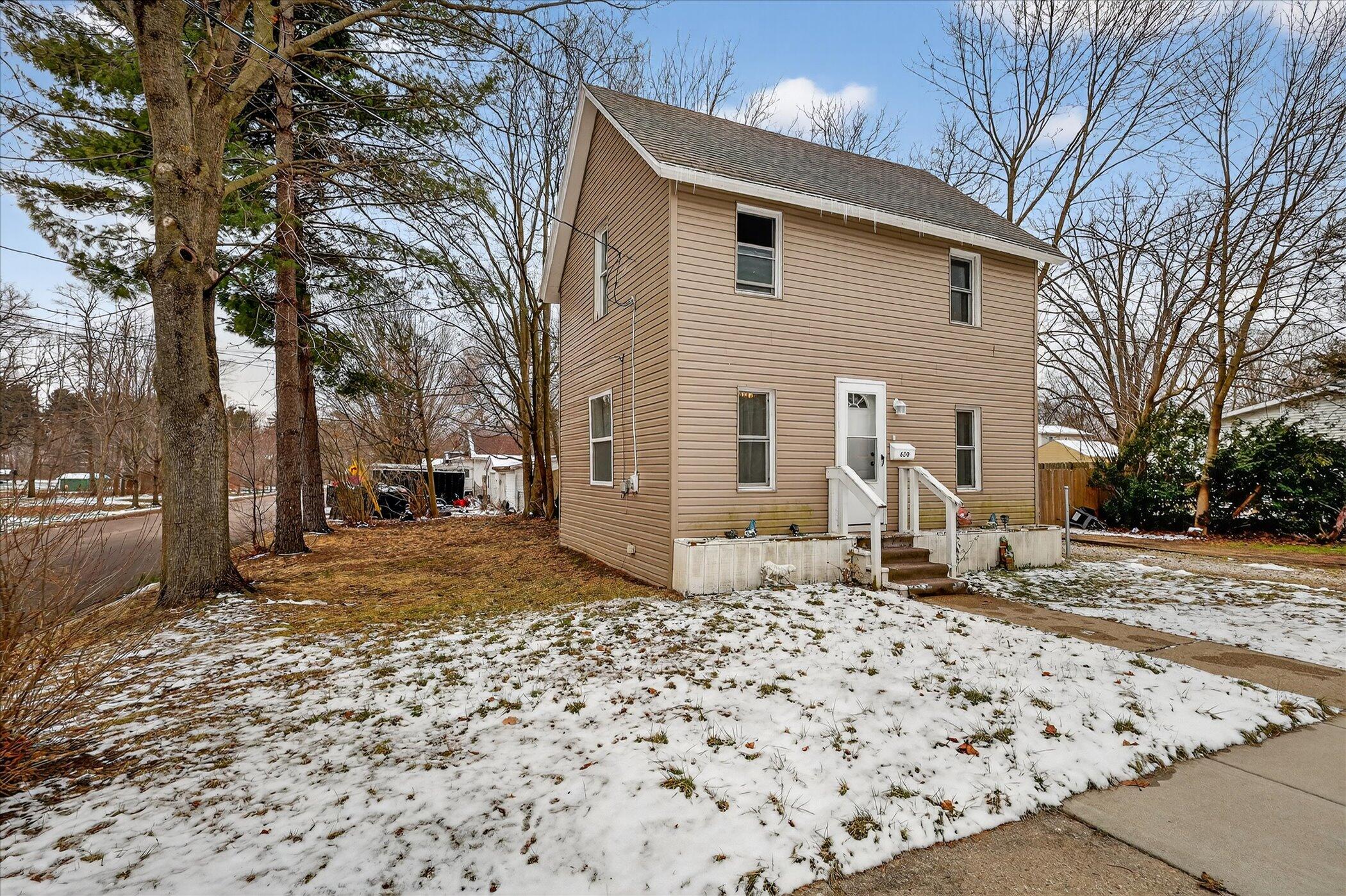 620 East Green Street Marshall, MI 49068 - Photo 2 of 25 02-620 E Green St Marshall, MI 49068-Wi