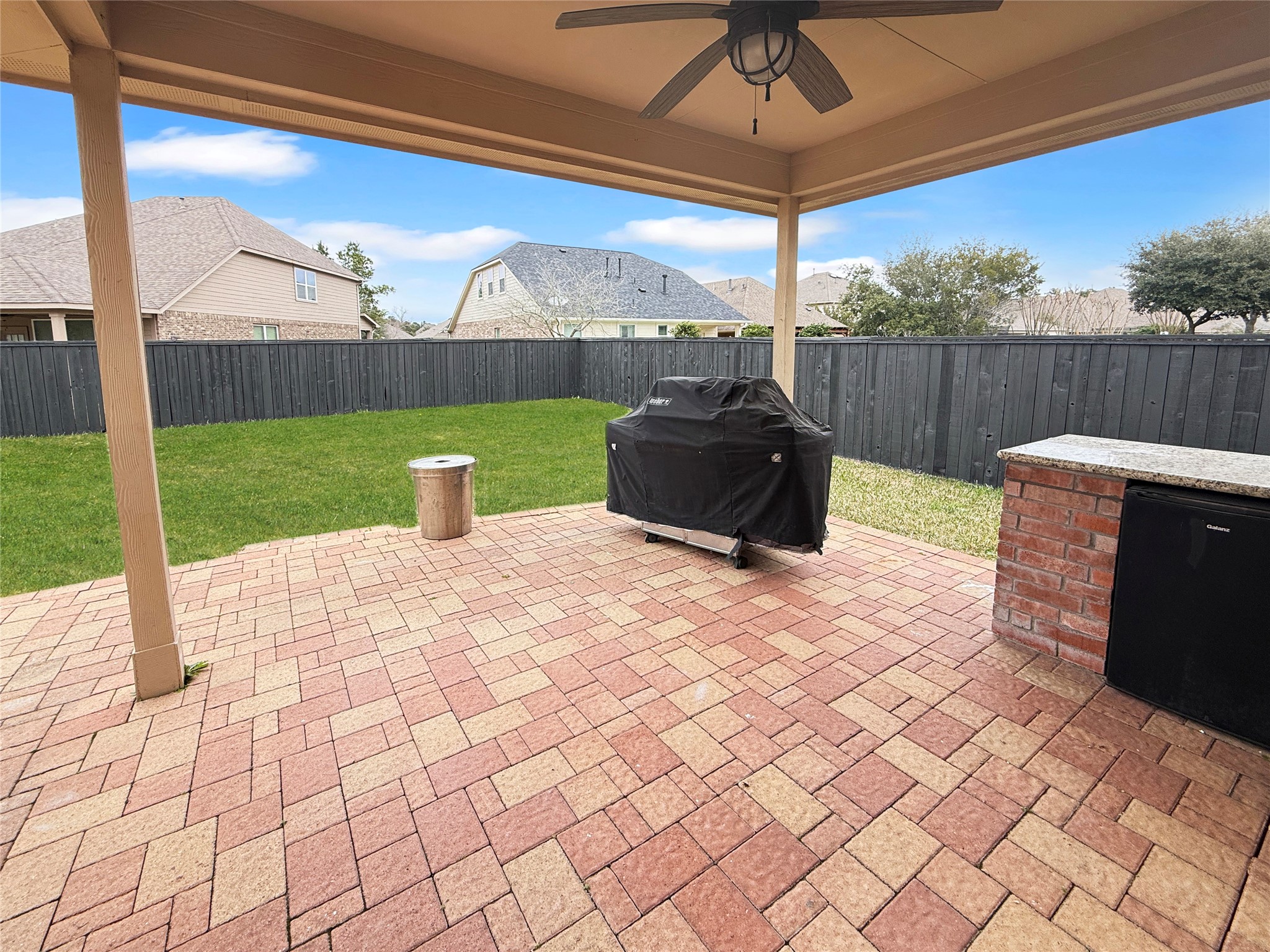 34 Hearthwick Road Tomball, TX 77375 - Photo 14 of 32 Covered patio with grill and fridge.