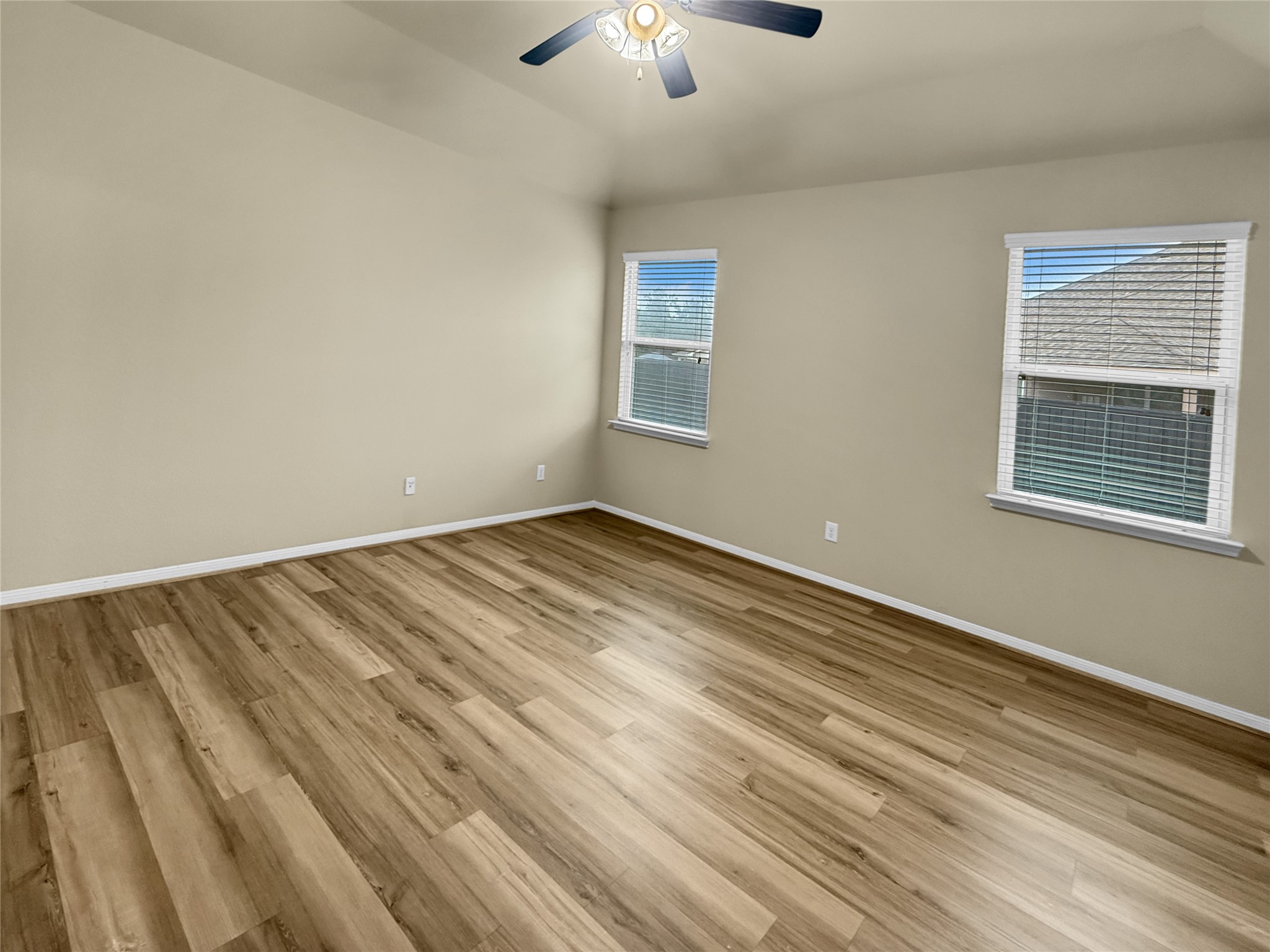 34 Hearthwick Road Tomball, TX 77375 - Photo 16 of 32 Spacious Primary Bedroom