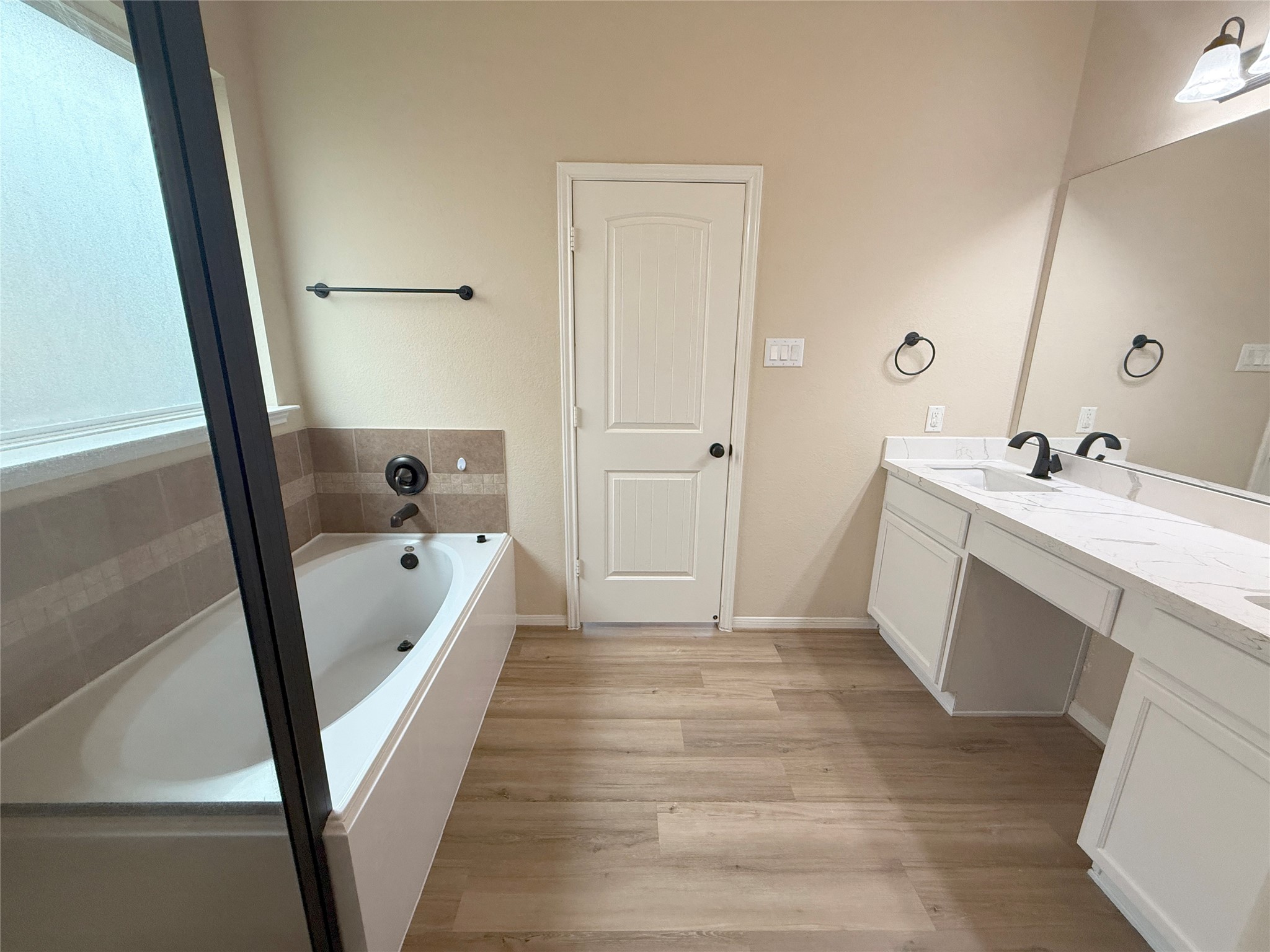 34 Hearthwick Road Tomball, TX 77375 - Photo 18 of 32 En-suite Primary Bath.
