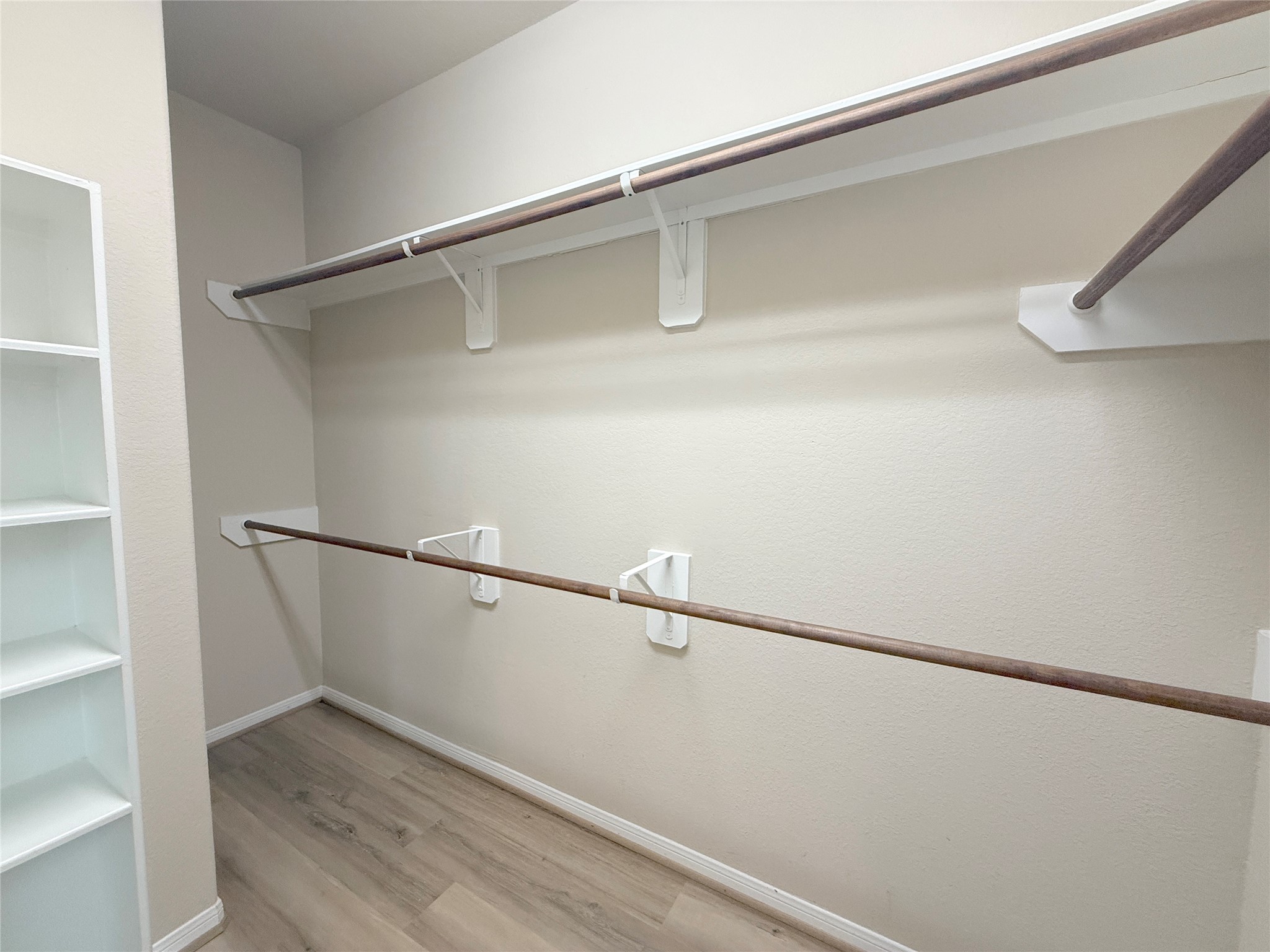 34 Hearthwick Road Tomball, TX 77375 - Photo 19 of 32 Walking closet.