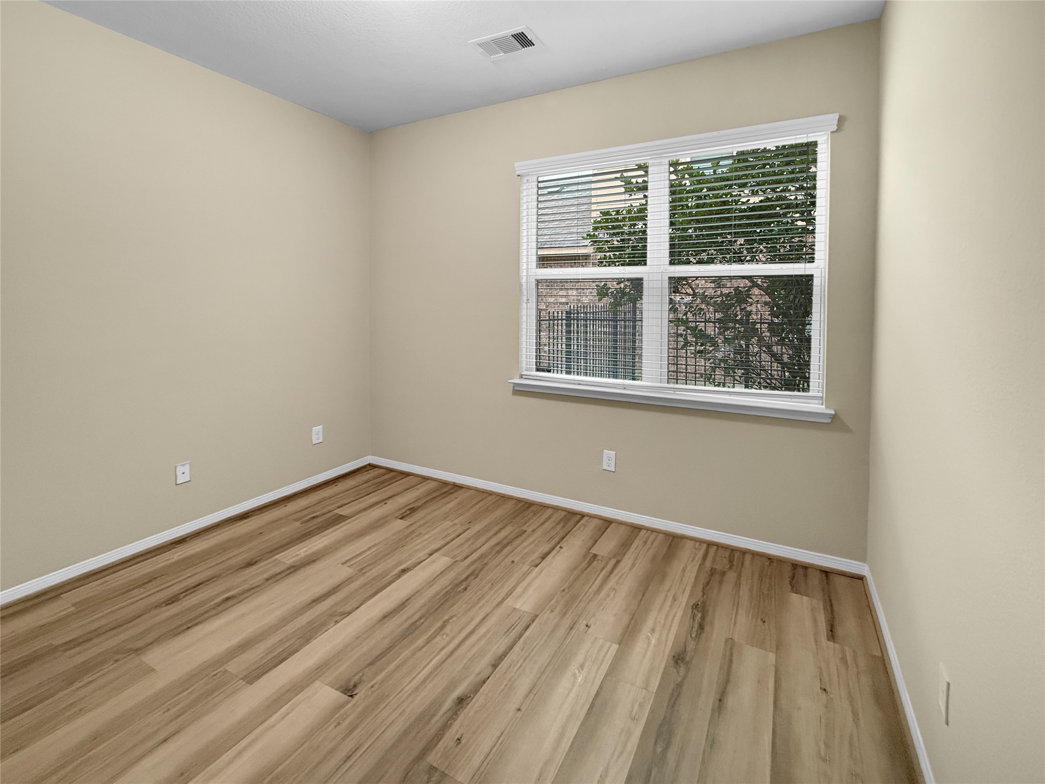 34 Hearthwick Road Tomball, TX 77375 - Photo 20 of 32 2nd Bedroom first floor