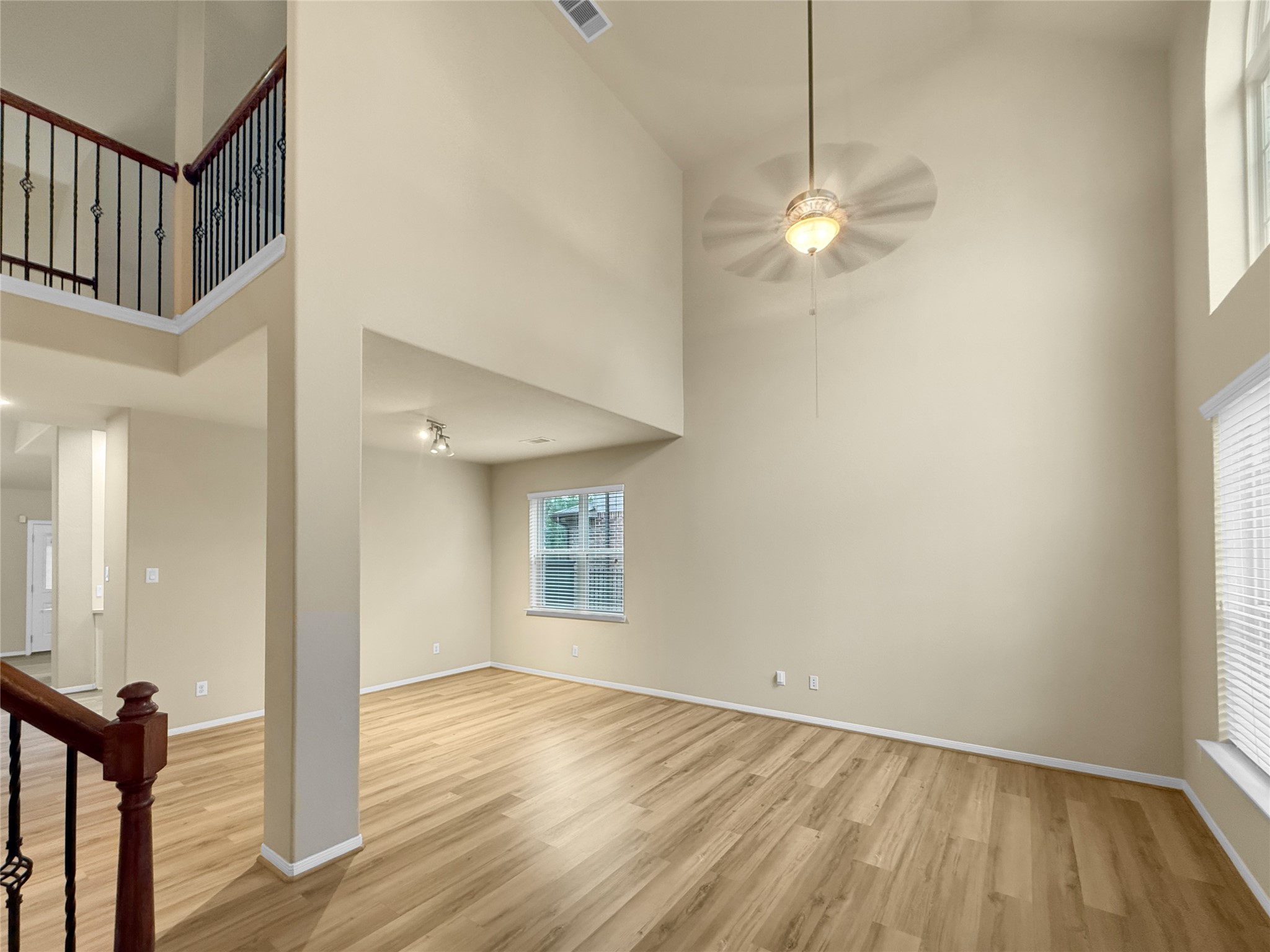 34 Hearthwick Road Tomball, TX 77375 - Photo 2 of 32 Entrance of this cozy home.