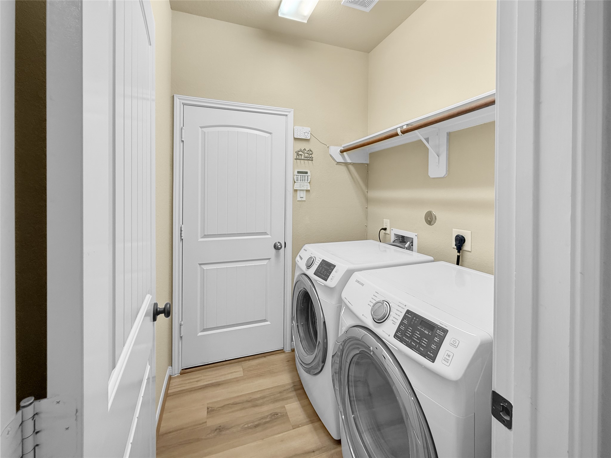 34 Hearthwick Road Tomball, TX 77375 - Photo 23 of 32 Laundry
