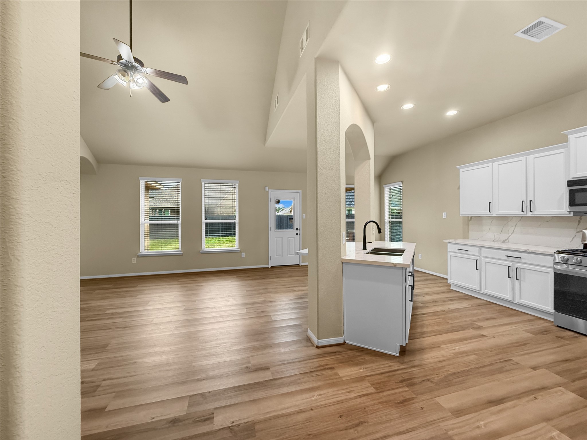 34 Hearthwick Road Tomball, TX 77375 - Photo 6 of 32 Open floor space full of natural light