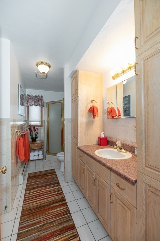 129 Thatcher Road Gloucester, MA 01930 - Photo 17 of 31 a bathroom with a sink and a mirror