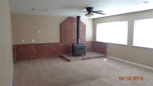 257 West Spring Lane Lemoore, CA 93245 - Photo 3 of 5 Gallery Image 3