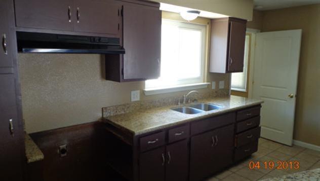 257 West Spring Lane Lemoore, CA 93245 - Photo 4 of 5 Gallery Image 4