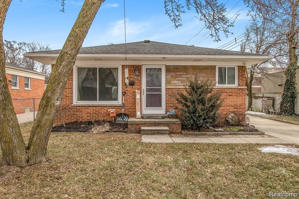19136 Rensellor Street Livonia, MI 48152 - Photo 1 of 28 IMG_1863.jpg