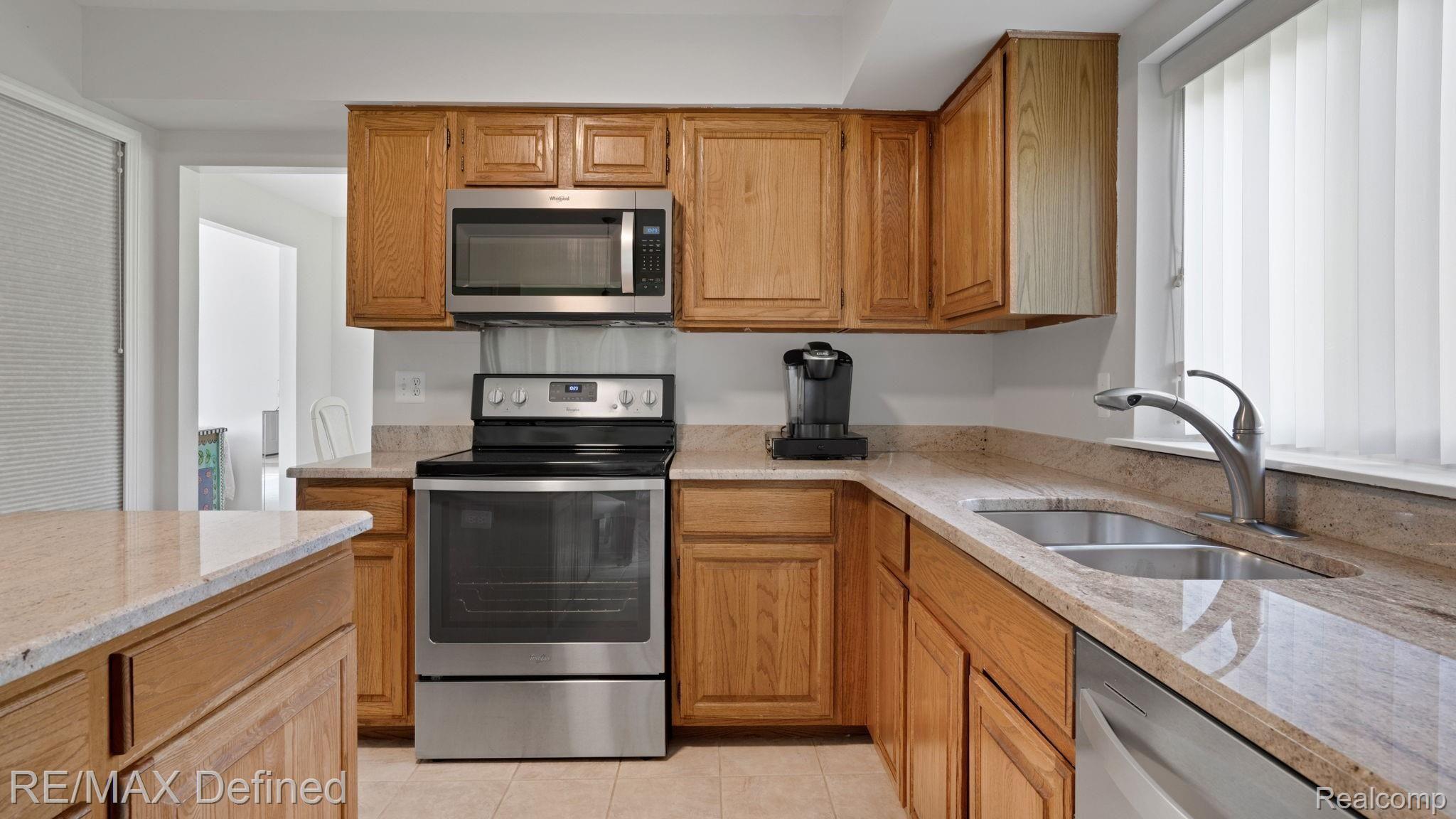 1976 Fairfield Drive Rochester, MI 48306 - Photo 12 of 42 12-web-or-mls-1976-Fairfield-Rd-12.jpg