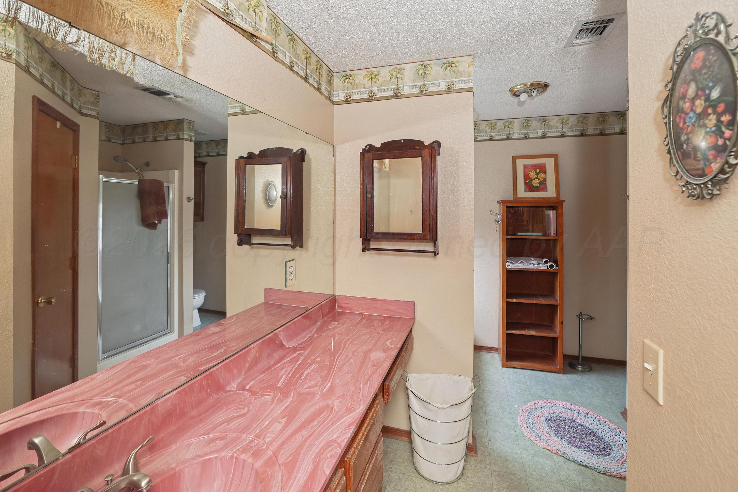 1001 Sterling Drive Amarillo, TX 79110 - Photo 14 of 25 13-Primary Bath
