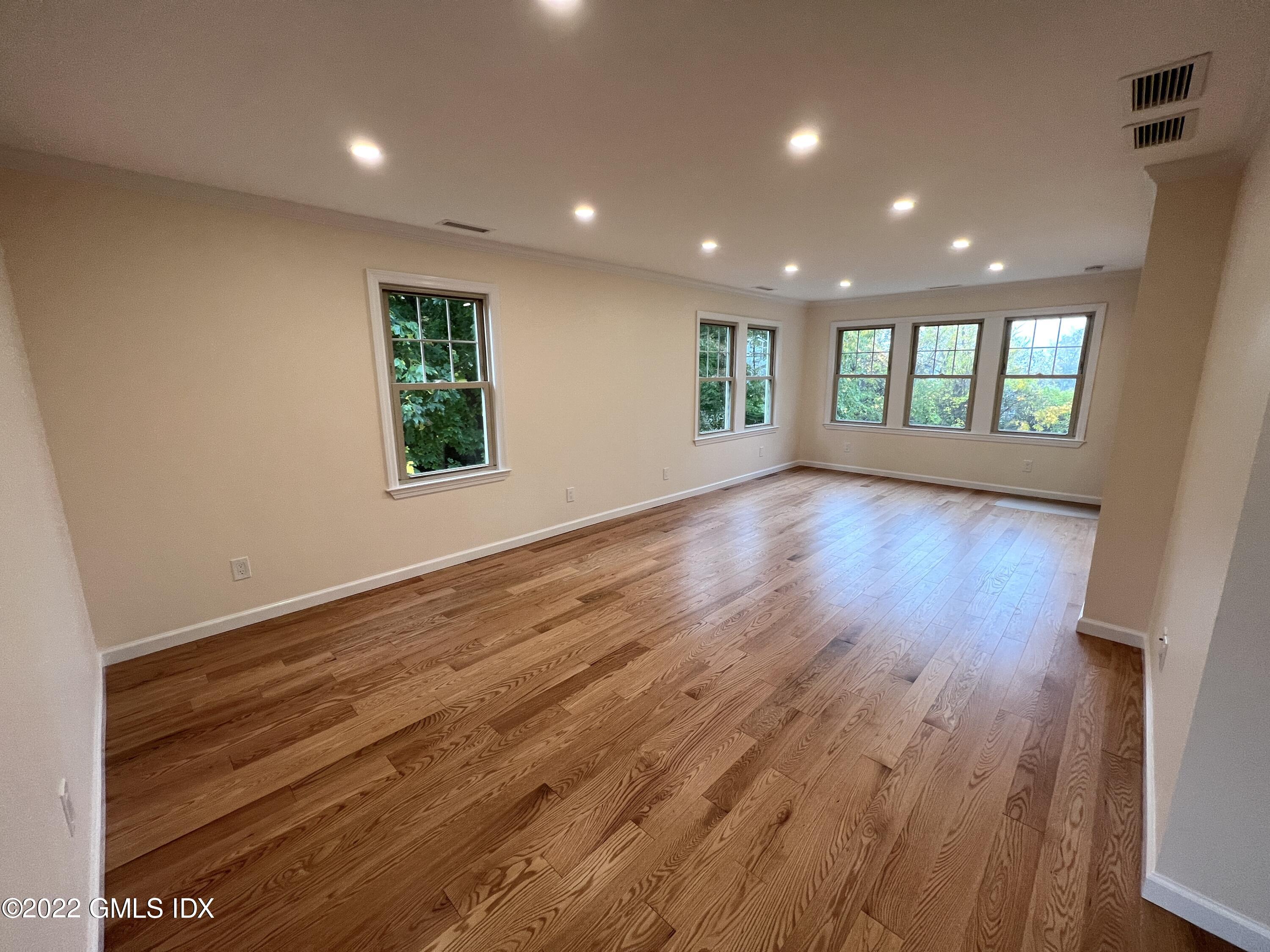 8 Smith Street, Unit 2 Greenwich, CT 06830 - Photo 6 of 19 IMG_0902
