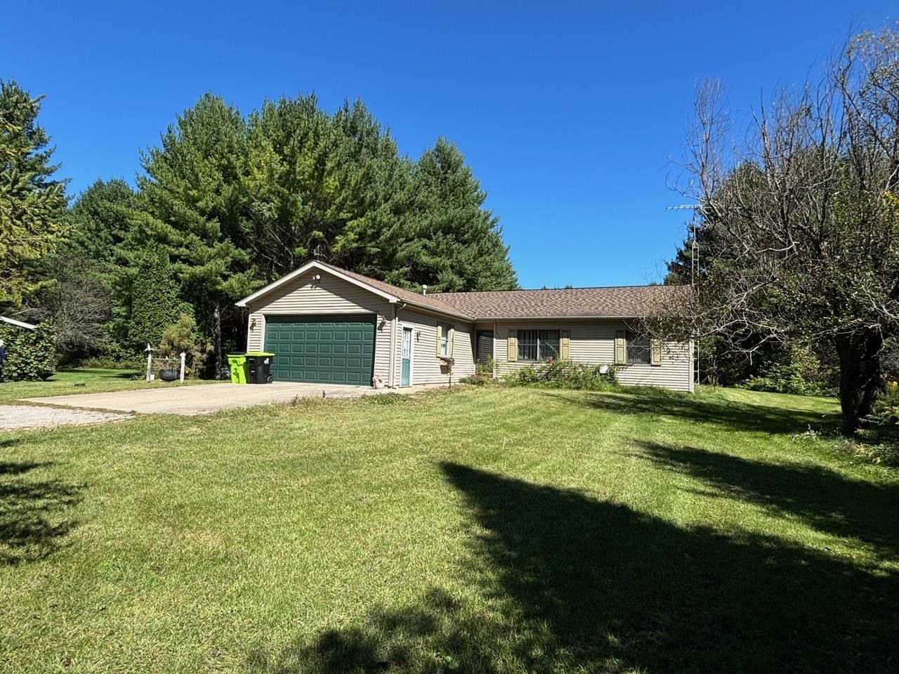 998 Dutcher Road Gladwin, MI 48624 - Photo 2 of 58