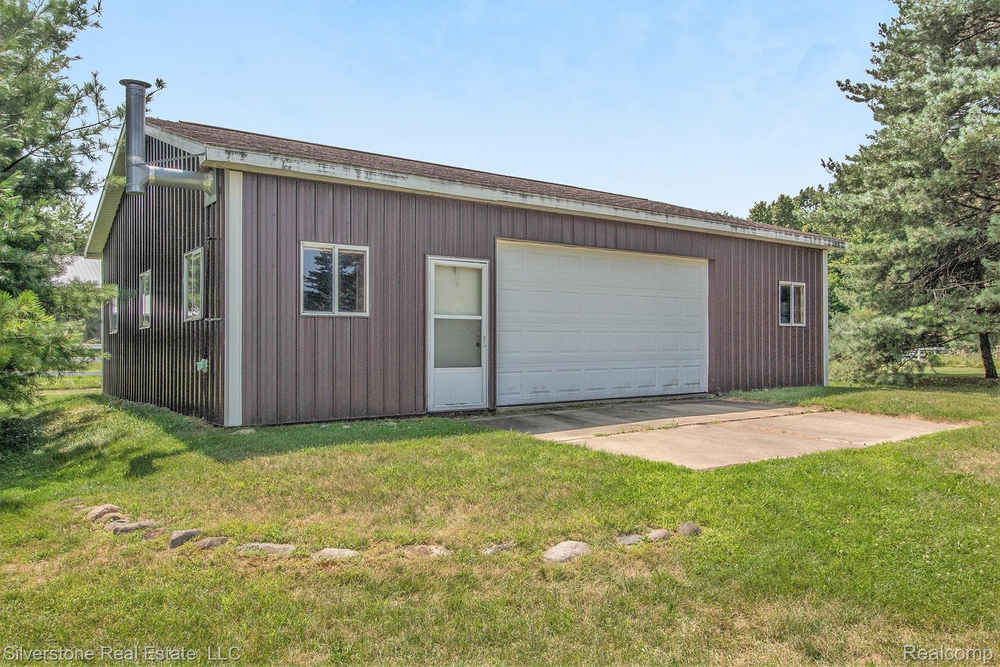 4614 Bishop Road Dryden, MI 48428 - Photo 13 of 43 IMG_8840-.jpg