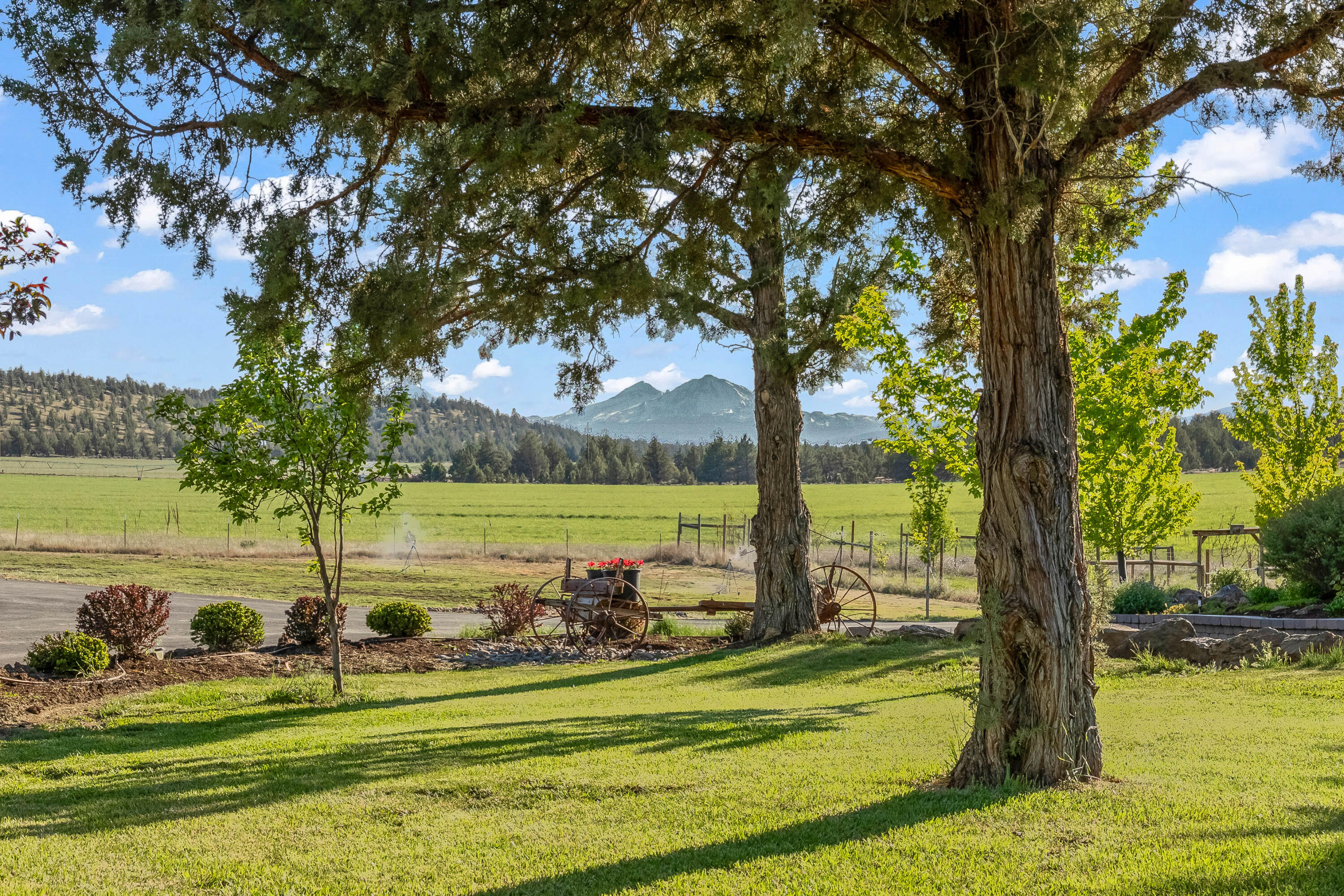 70030 Northwest Hunt Road Sisters, OR 97759 - Photo 34 of 55 a view of a ocean view