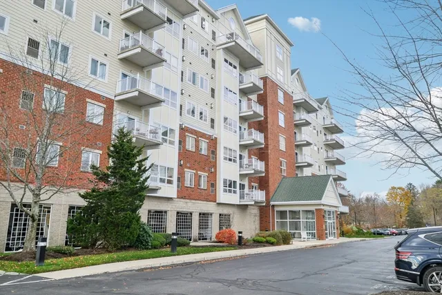 $2,600 | 527 Pawtucket Boulevard, Unit 207, Lowell, MA 01854