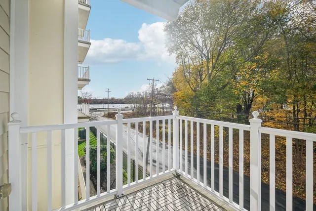 $2,600 | 527 Pawtucket Boulevard, Unit 207, Lowell, MA 01854