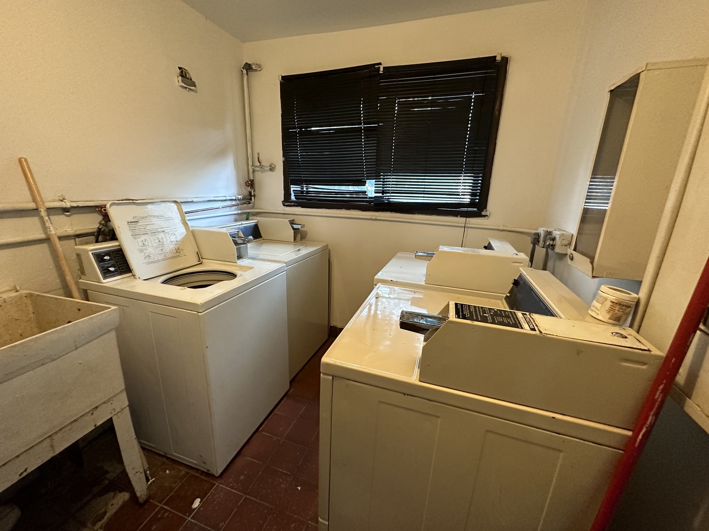 1751 Felten Road, Unit 1 Aurora, IL 60505 - Photo 12 of 12 a utility room with dryer and washer