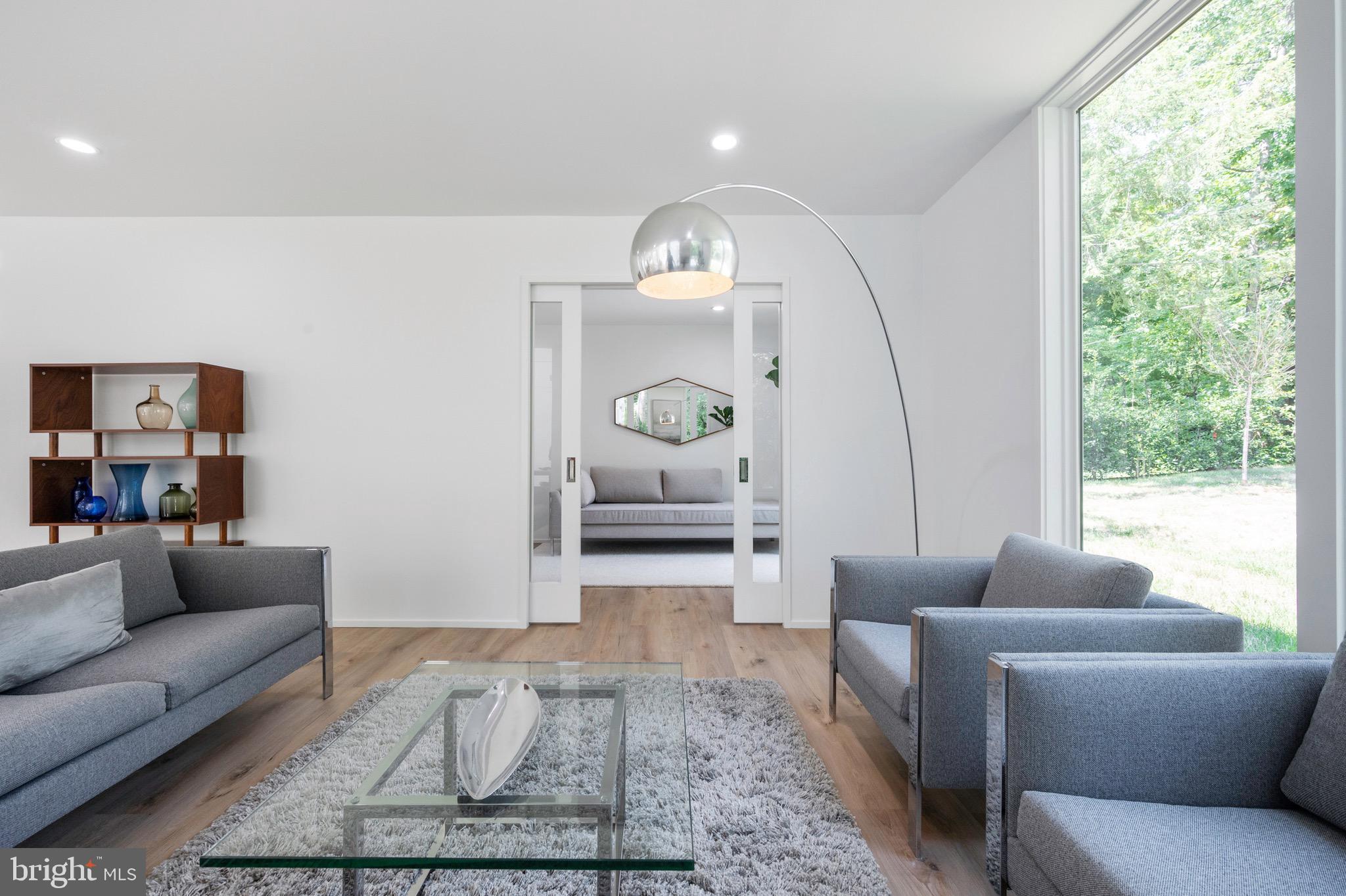 7602 Range Road Alexandria, VA 22306 - Photo 11 of 56 Living room
