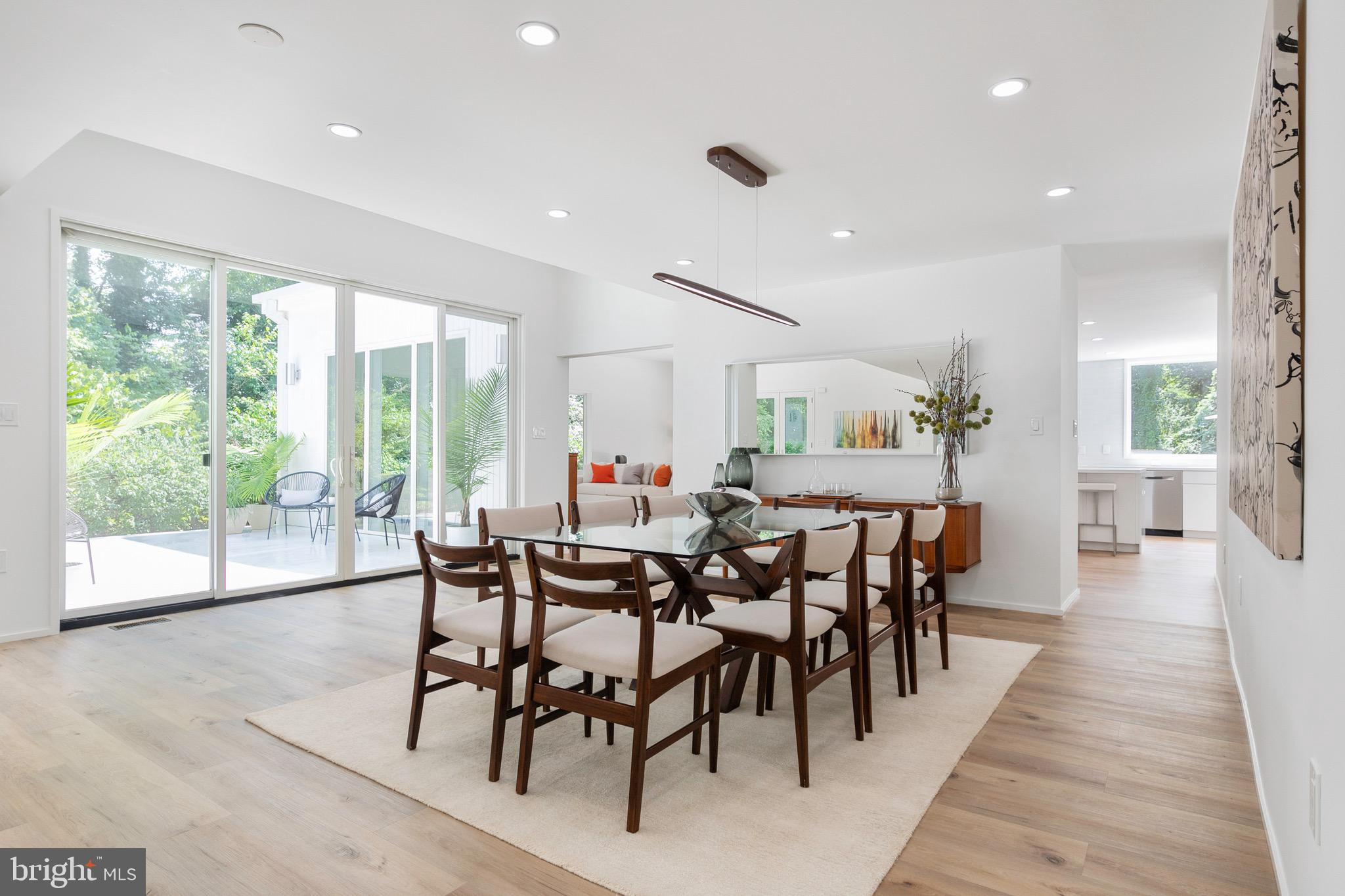 7602 Range Road Alexandria, VA 22306 - Photo 14 of 56 Dining room with access to inner courtyard