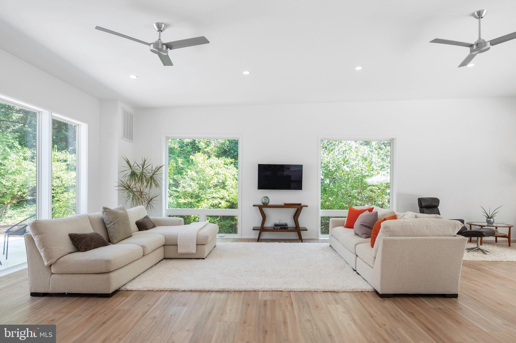 7602 Range Road Alexandria, VA 22306 - Photo 19 of 56 Great room