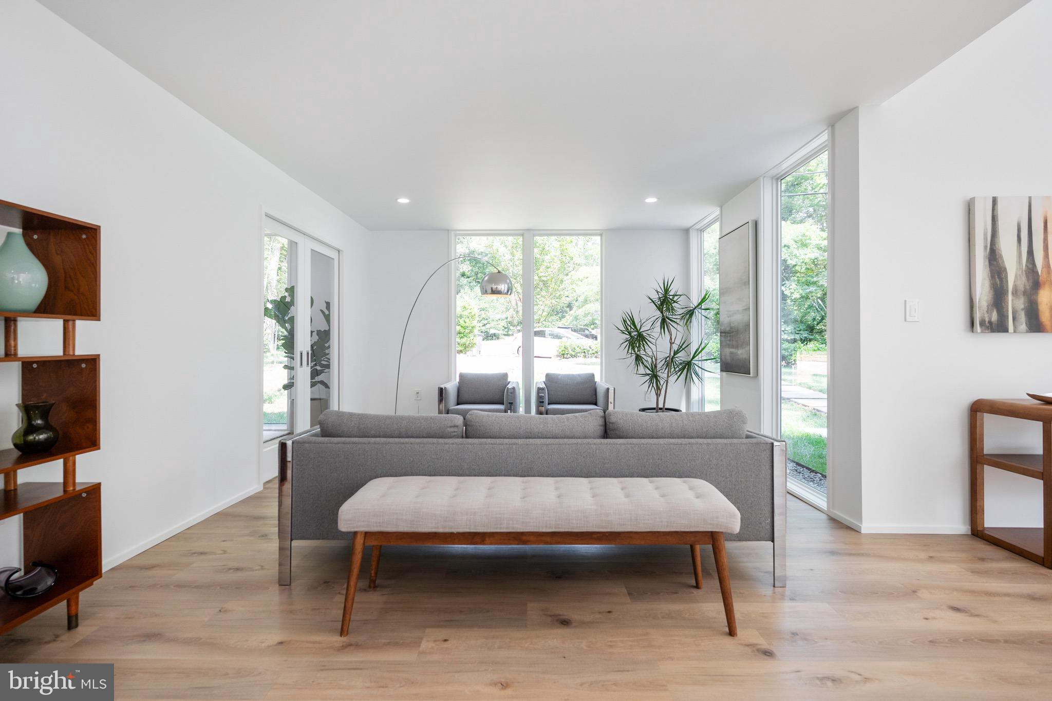 7602 Range Road Alexandria, VA 22306 - Photo 9 of 56 Light filled living room