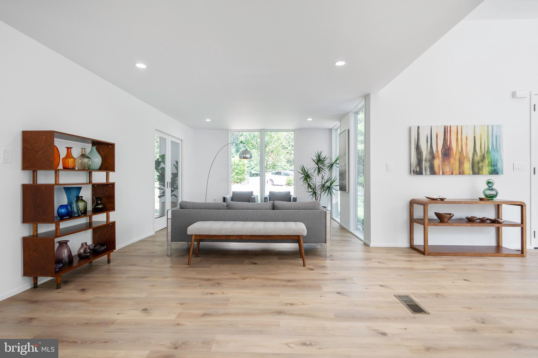 7602 Range Road Alexandria, VA 22306 - Photo 10 of 56 Living Room