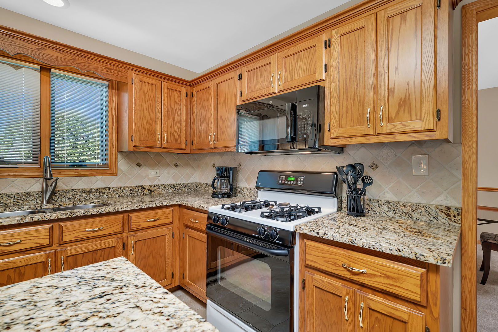 390 Kromray Road Lemont, IL 60439 - Photo 7 of 40 Gallery Image 7