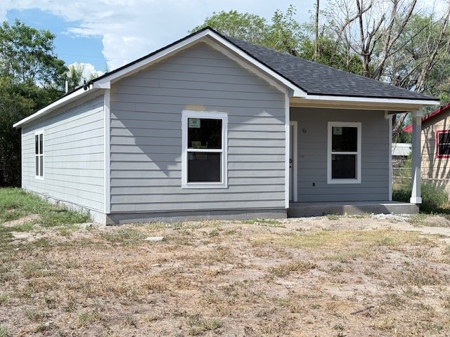 810 St Joseph Street Alice, TX 78332 - Photo 2 of 11 a view of a house with a yard