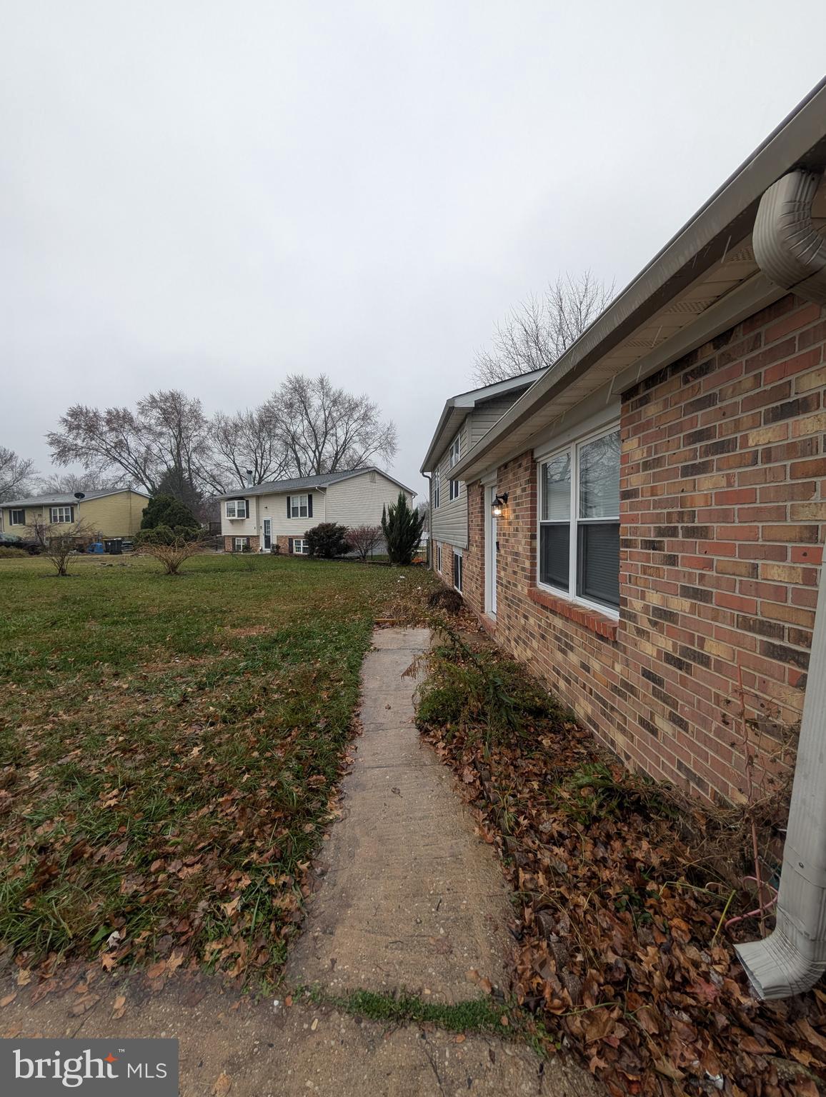 2 Hawkesbury Court Newark, DE 19702 - Photo 2 of 57 a backyard of a house with lots of green space