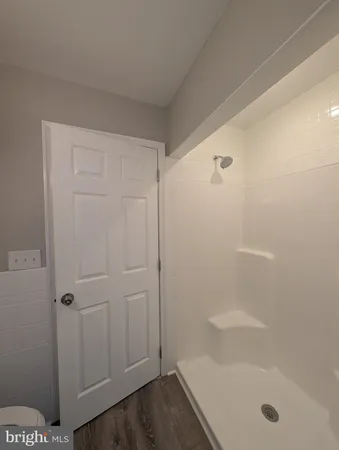 a view of empty room with window