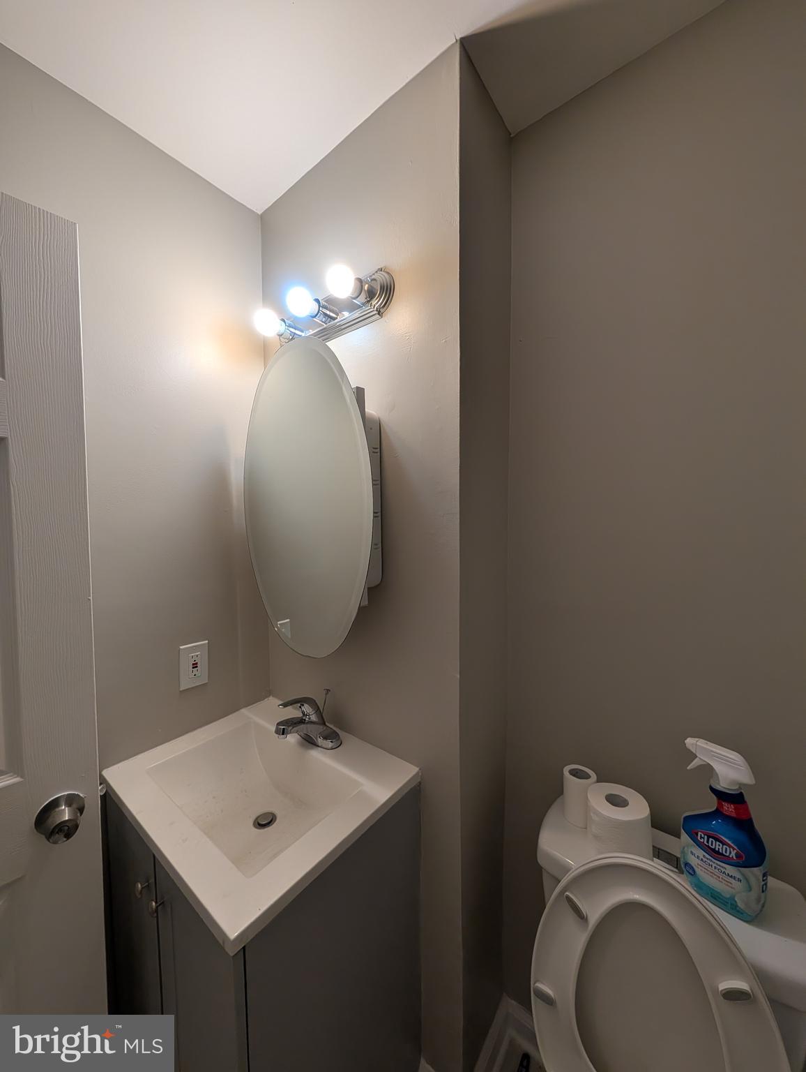 2 Hawkesbury Court Newark, DE 19702 - Photo 40 of 57 a bathroom with a toilet sink and mirror
