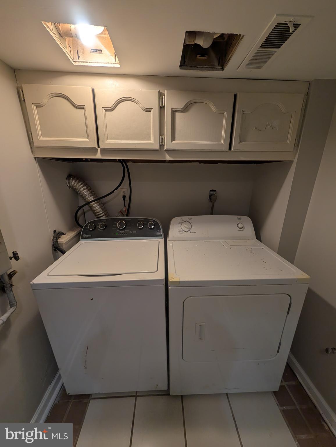 2 Hawkesbury Court Newark, DE 19702 - Photo 53 of 57 a utility room with dryer and washer