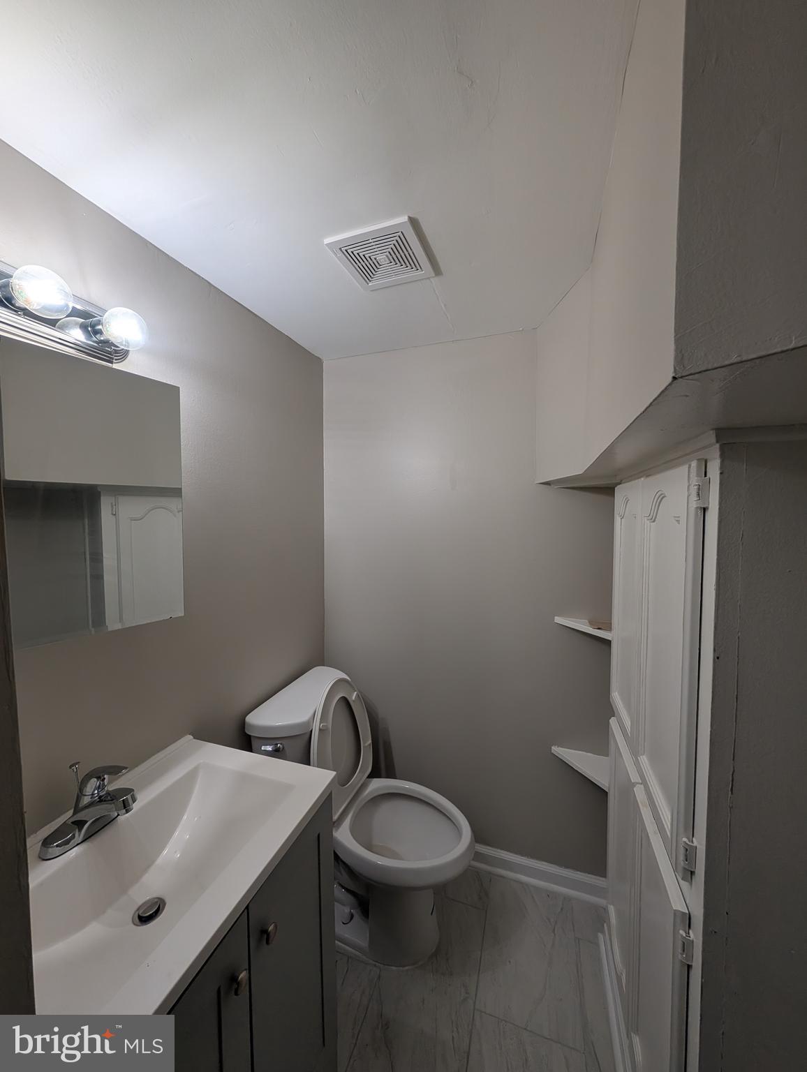2 Hawkesbury Court Newark, DE 19702 - Photo 55 of 57 a bathroom with a sink toilet and vanity