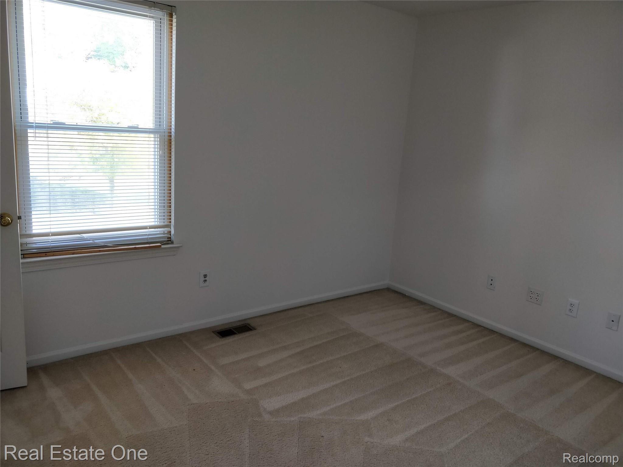 787 Whitney Drive Rochester, MI 48307 - Photo 18 of 30 Bedroom #2