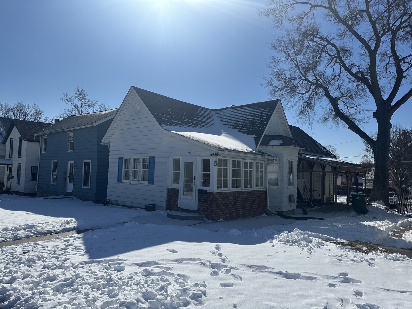 747 1st Avenue Clinton, IA 52732 - Photo 1 of 16